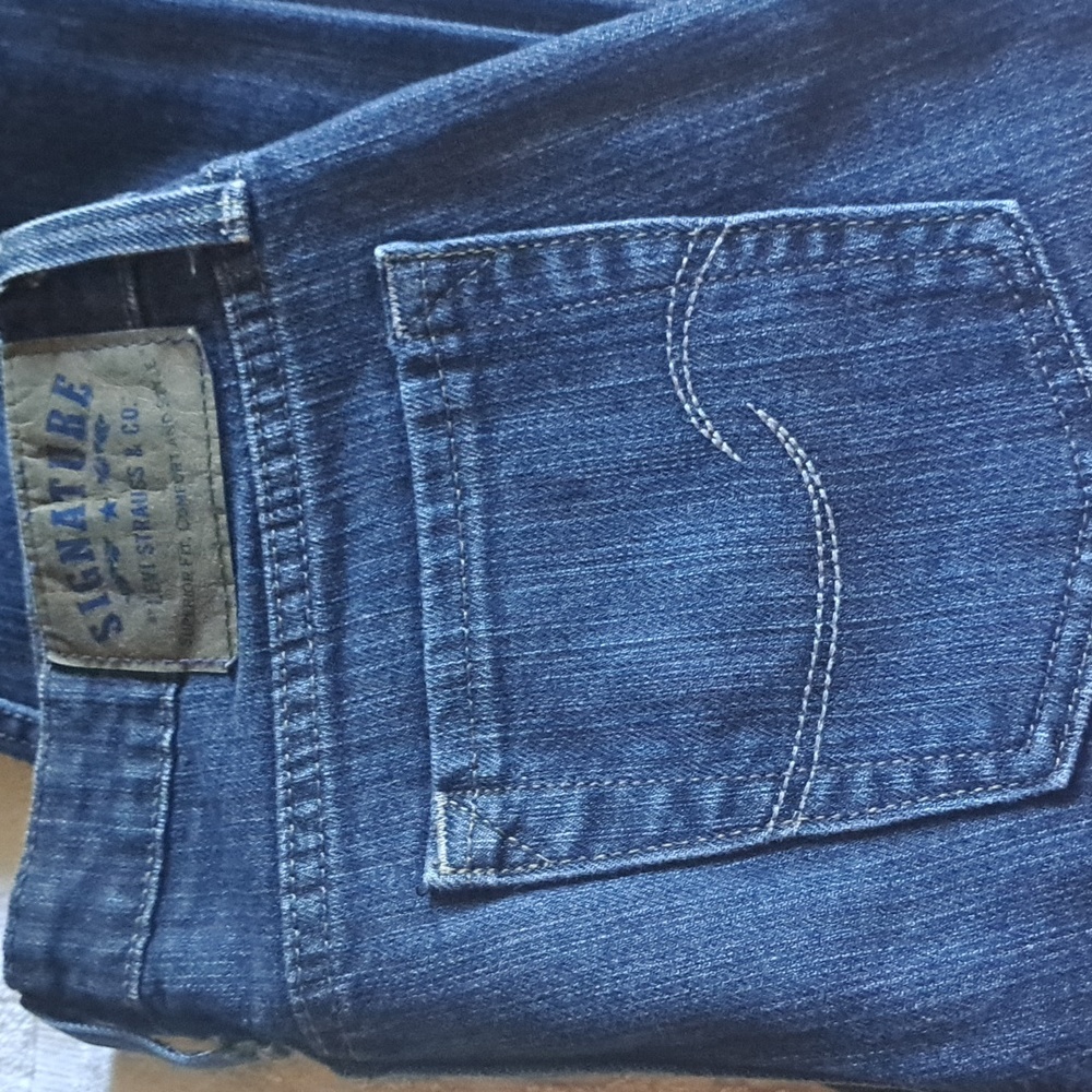Levi’s Signature Low Slim Bootcut Jean Size 5
